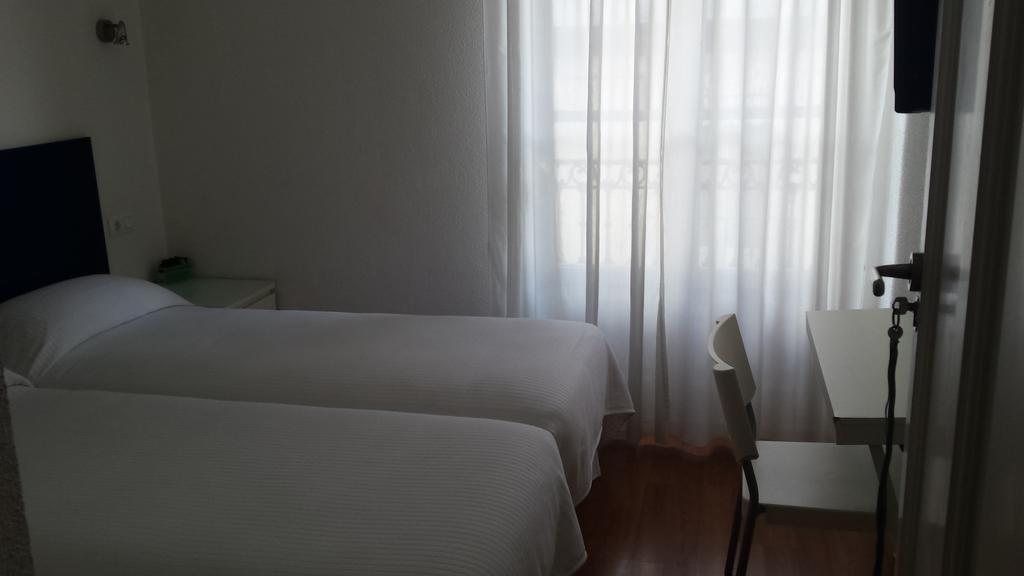 Hostal Santa Isabel Madrid Dış mekan fotoğraf