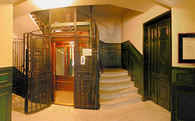 Hostal Santa Isabel Madrid Dış mekan fotoğraf